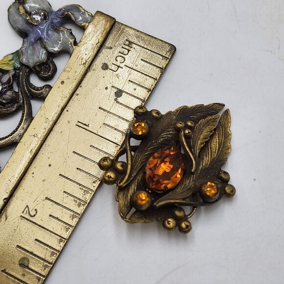 Vintage Art Nouveau Dress Fur Clip Orange Glass Brass Relief Vines Berries 1920s - Picture 7 of 7